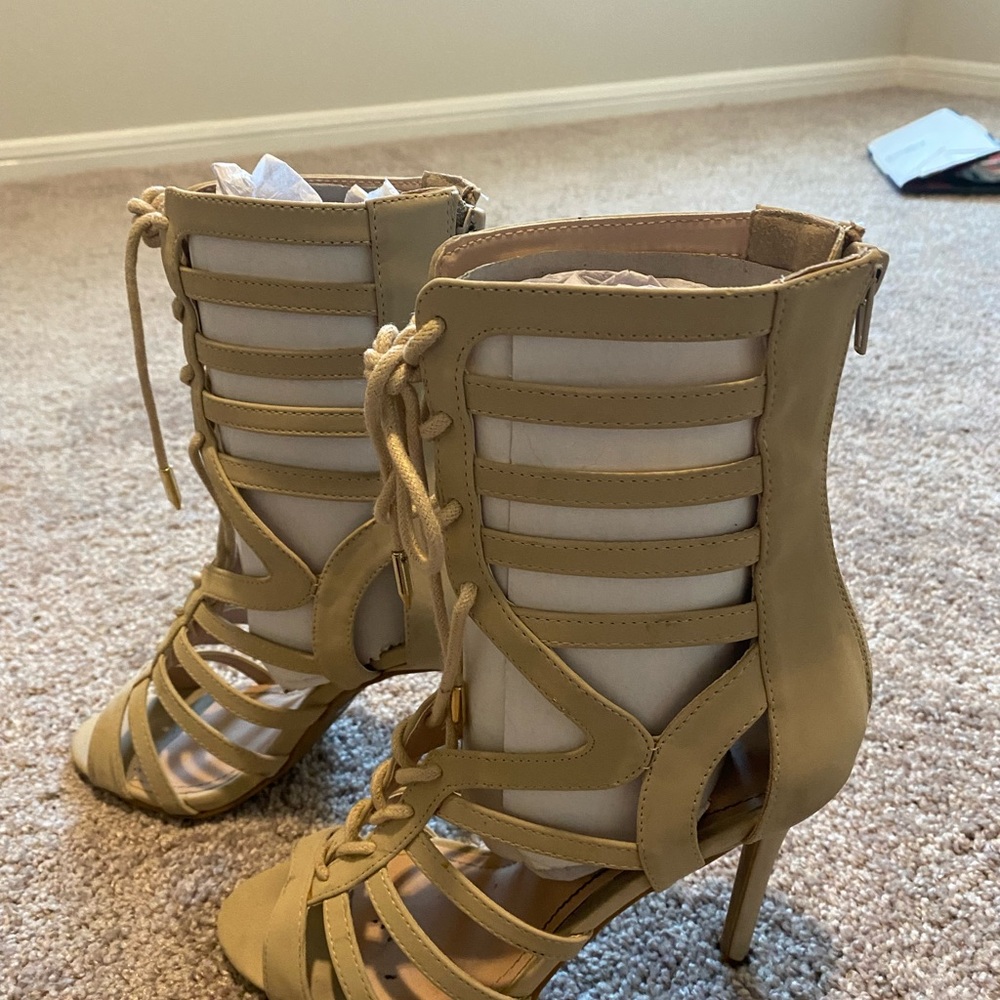 Nude high heels - Picture 2 of 2